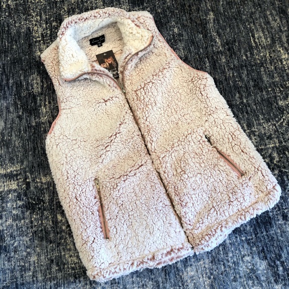 Love Tree Jackets & Blazers - HP! Love Tree Sherpa Vest, Winter White & Pink Hue NWT Women’s Size Medium